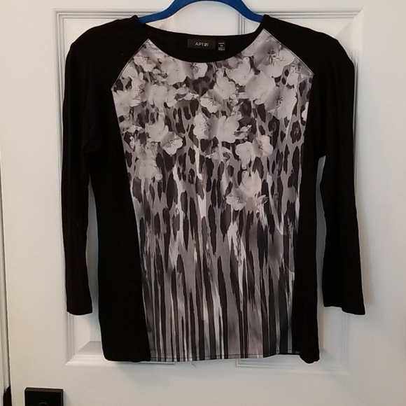 2/$11 🎉Apt 9 black floral mixed media top! Sz small - Picture 2 of 6
